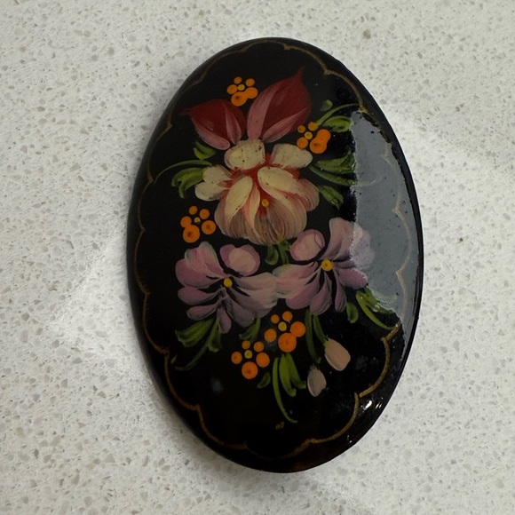 Vintage Brooch Pin Russian Hand Painted Lacquer Flowers Floral Oval - Picture 3 of 8